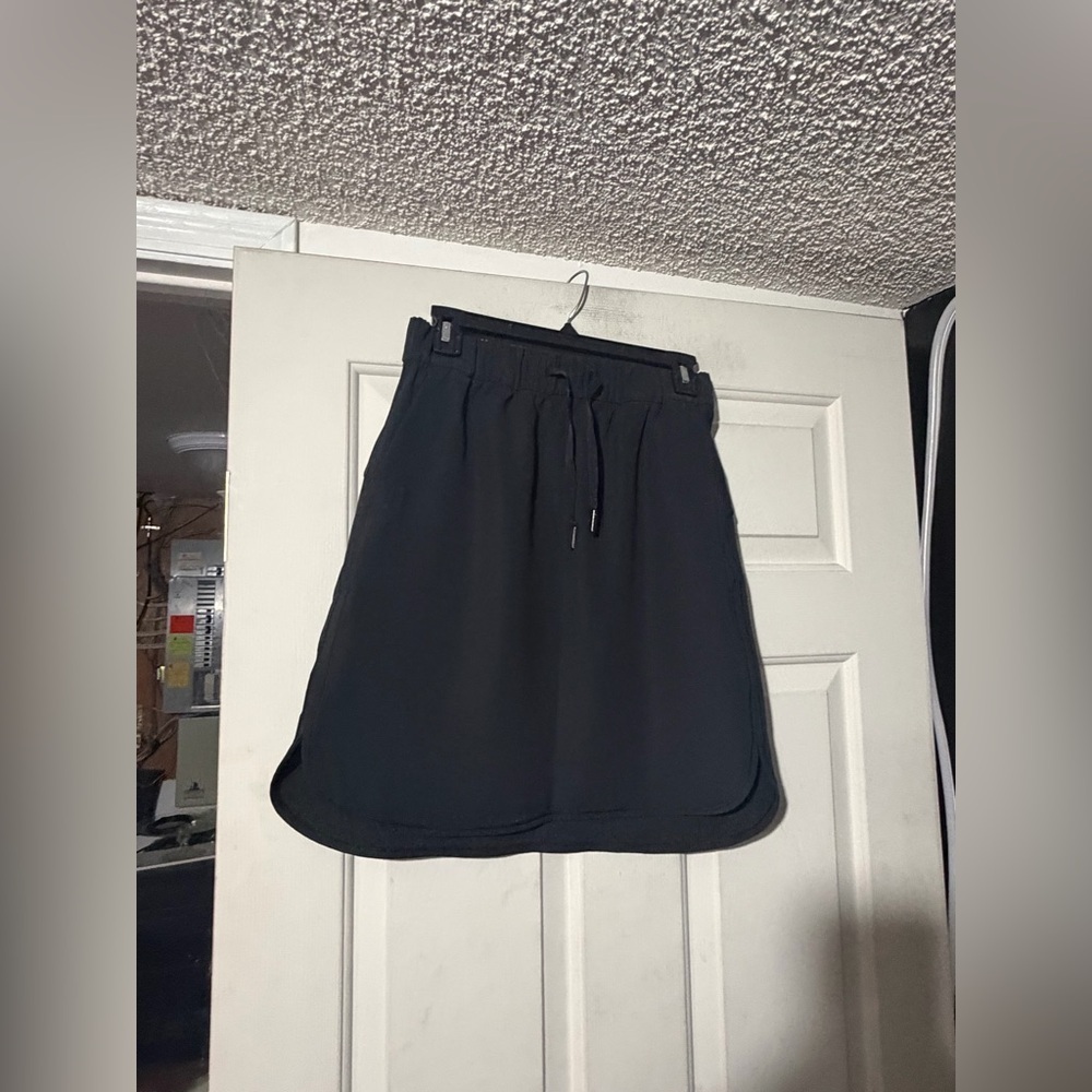 Lululemon On The Fly Skirt *Woven - Picture 2 of 4